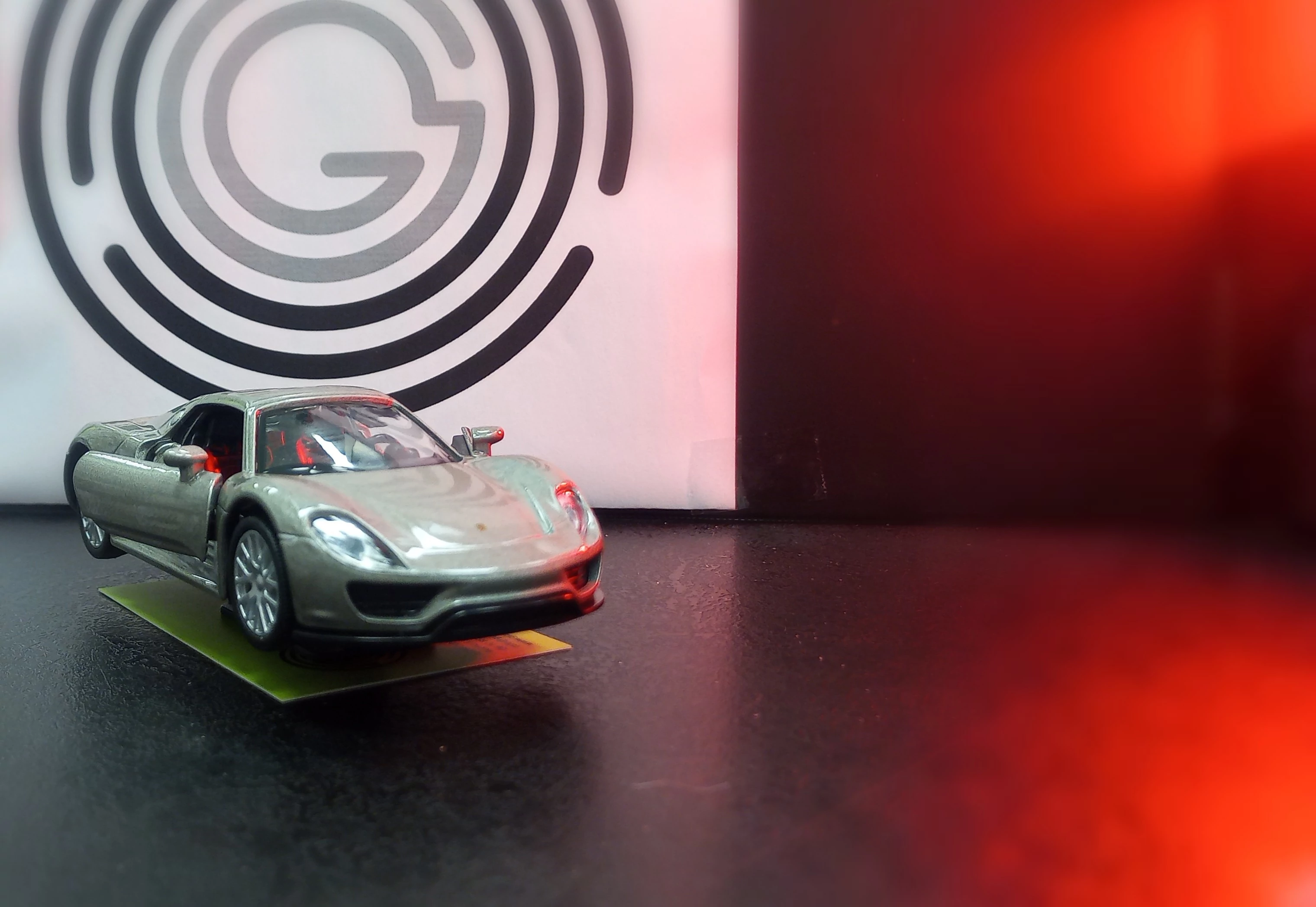 Rmz City fém autó 1:32 - PORSCHE 918 SPYDER EZÜST