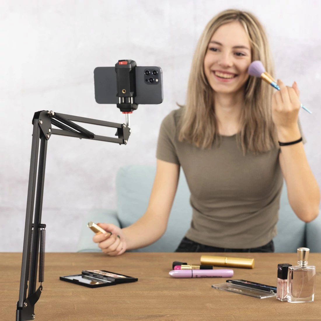 HAMA ASZTALRA SZERELHETŐ FLEXI CSUKLÓS VLOGGER KAR
